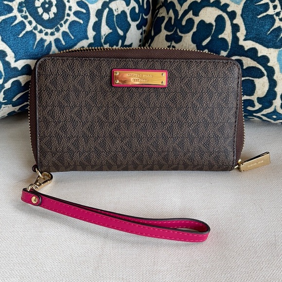 Michael Kors Handbags - Michael Kors Large Logo Leather Wristlet